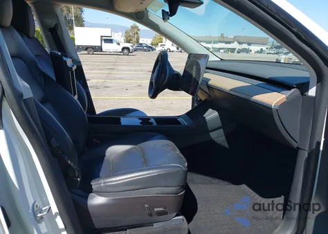 2022 Tesla Model Y Long Range Dual Motor All-Wheel Drive from USA, damaged, VIN 7SAYGDEE3NF368677